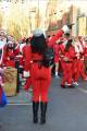 Тысячи разнополых «Санта - Клаусов» вышли на улицы Вуллонгонга, Лондона и Нью - Йорка + зомби вечеринка в Австралии (Видео) 114