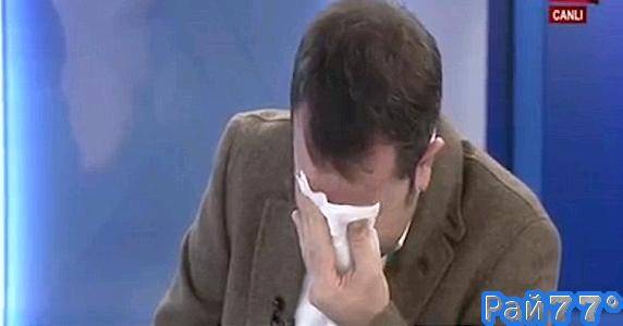 Журналист Тургай Гюлер (Turgay Güler), работающий на турецком телевидении во время выпуска новостного сюжета из больницы в городе Халеб, не смог сдержать слёзы в прямом эфире.