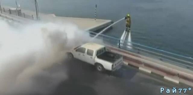 Пожарные в Дубаи продемонстрировали новые возможности реактивного ранца. (Видео)