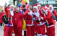 Тысячи разнополых «Санта - Клаусов» вышли на улицы Вуллонгонга, Лондона и Нью - Йорка + зомби вечеринка в Австралии (Видео) 74