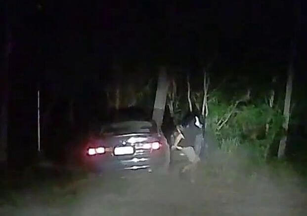Австралийский автоугонщик «катапультировался» прямо перед столкновением с деревом. (Видео)