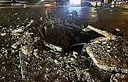 Молния подбила парковку возле АЗС и оставила глубокую яму в земле ▶