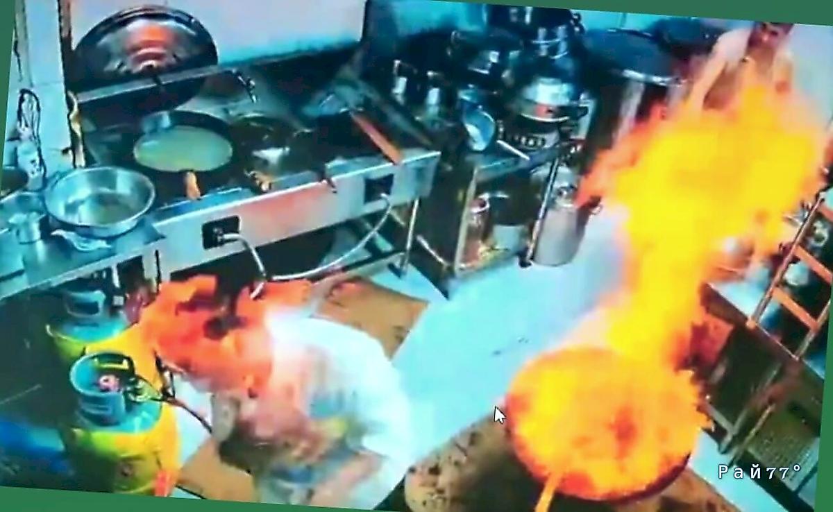 Повар добавил алкоголь в кипящее варево и едва не спалил своего коллегу ▶️