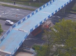 Грузовик не прошёл по габаритам под пешеходным мостом в Польше ▶