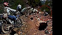 Падение мотоциклиста со скалы попало на видео в Турции