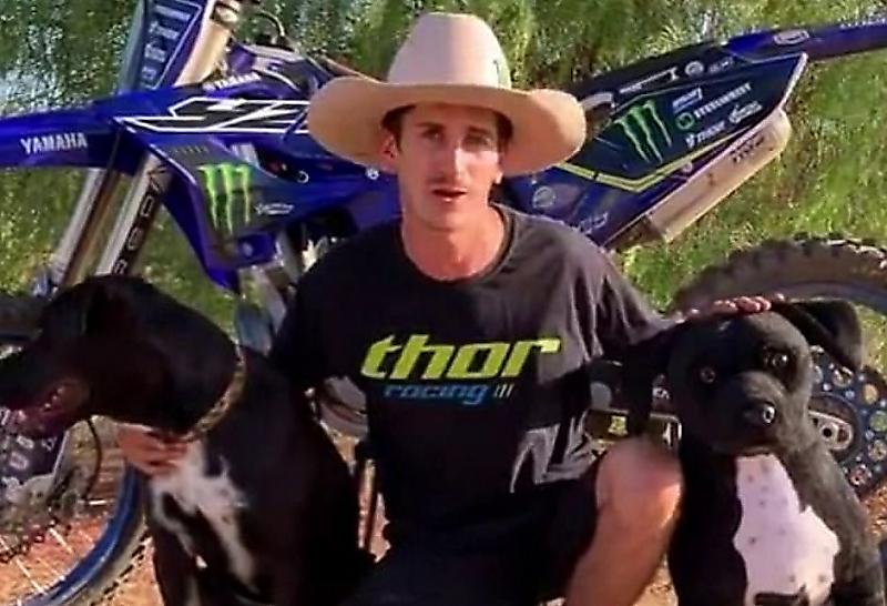 Австралийский мотогонщик рассекретил рискованный трюк, выполненный со своей собакой ▶