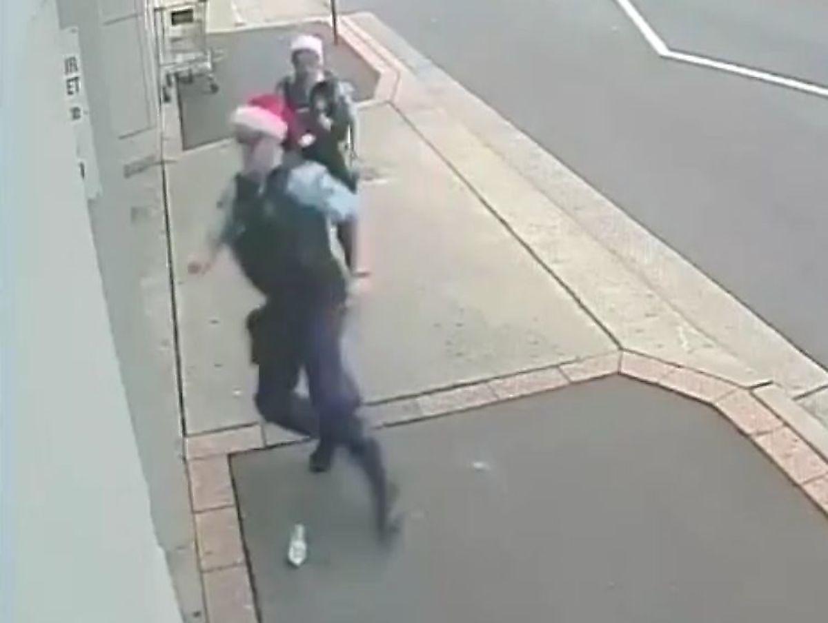 Полицейские в колпаках Санта-Клаусов провели «весёлое» задержание злоумышленника в Австралии