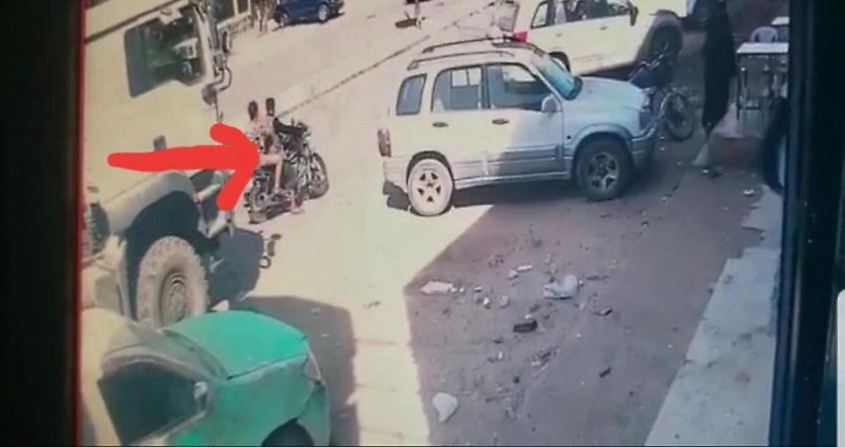 Припаркованный на уклоне дороги грузовик прокатился по мотоциклистам в Йемене