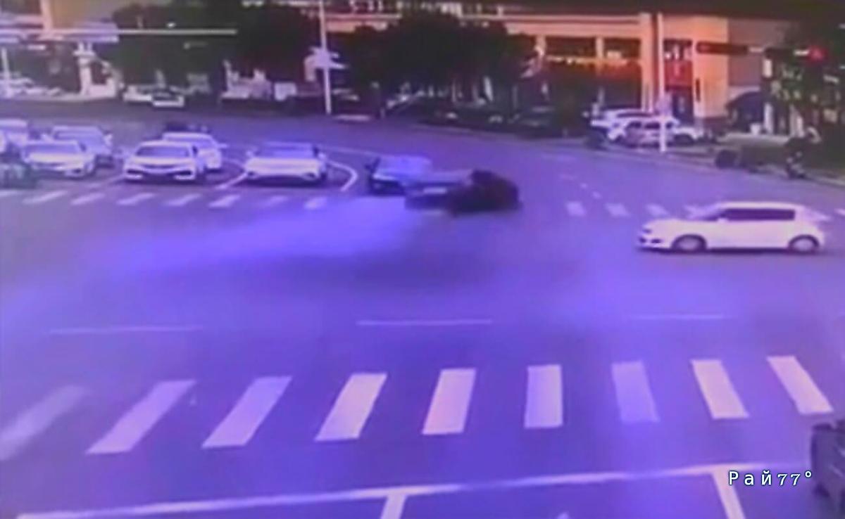 Вышедший из-под контроля автомобиль угробил водителя Вышедший из-под контроля автомобиль угробил водителя
