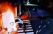 Прохожие спасли таксиста и вытащили его из объятого пламенем автомобиля: видео