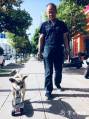 Собака, разъезжающая на роликах, удивила китайские соцсети (Видео) 2