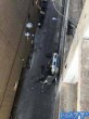 Американский автомобилист крайне неудачно выехал с автостоянки на девятом этаже и оставил свой автомобиль болтающимся на проводах (Видео) 1