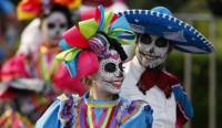 Тысячи мексиканцев приняли участие в параде, посвящённом дню мёртвых в Мехико. (Видео) 14