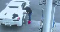 Угонщик Феррари был арестован на АЗС во время неудачной попытки заправить дорогостоящий автомобиль (Видео)