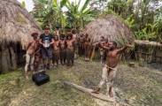 Немецкий турист прожил неделю в обществе дикарей в индонезийском племени Дани. 0