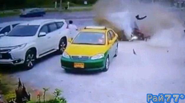 Таксист случайно оказался в центре ДТП на автотрассе в Таиланде (Видео)