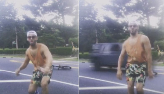 Любитель потанцевать перед камерой, потерял велосипед, оставленный им на середине дороги (Видео)