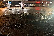 Молния подбила парковку возле АЗС и оставила глубокую яму в земле ▶ 3