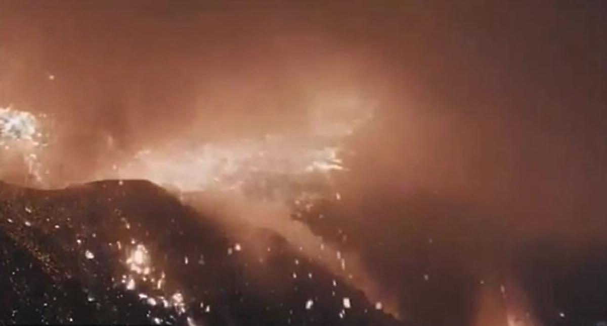 «Пробуждение» вулкана попало на камеру на итальянском острове