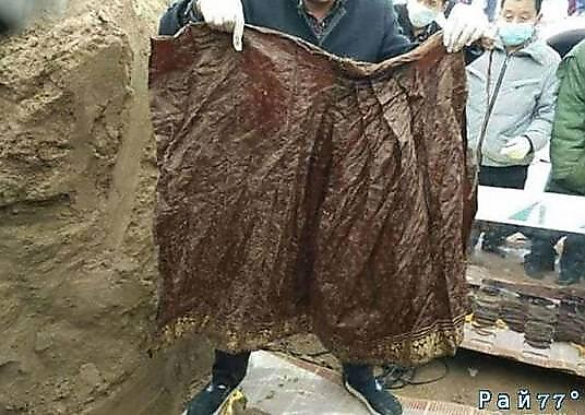 Китайские строители случайно обнаружили древнюю гробницу на стройплощадке (Видео)