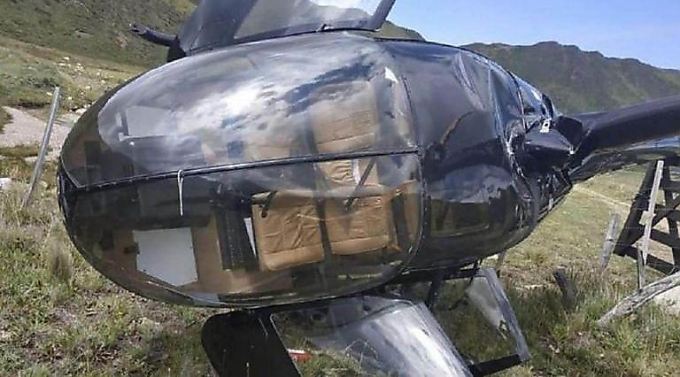 Вертолёт с тремя пассажирами на борту совершил жёсткую посадку в Аргентине ▶