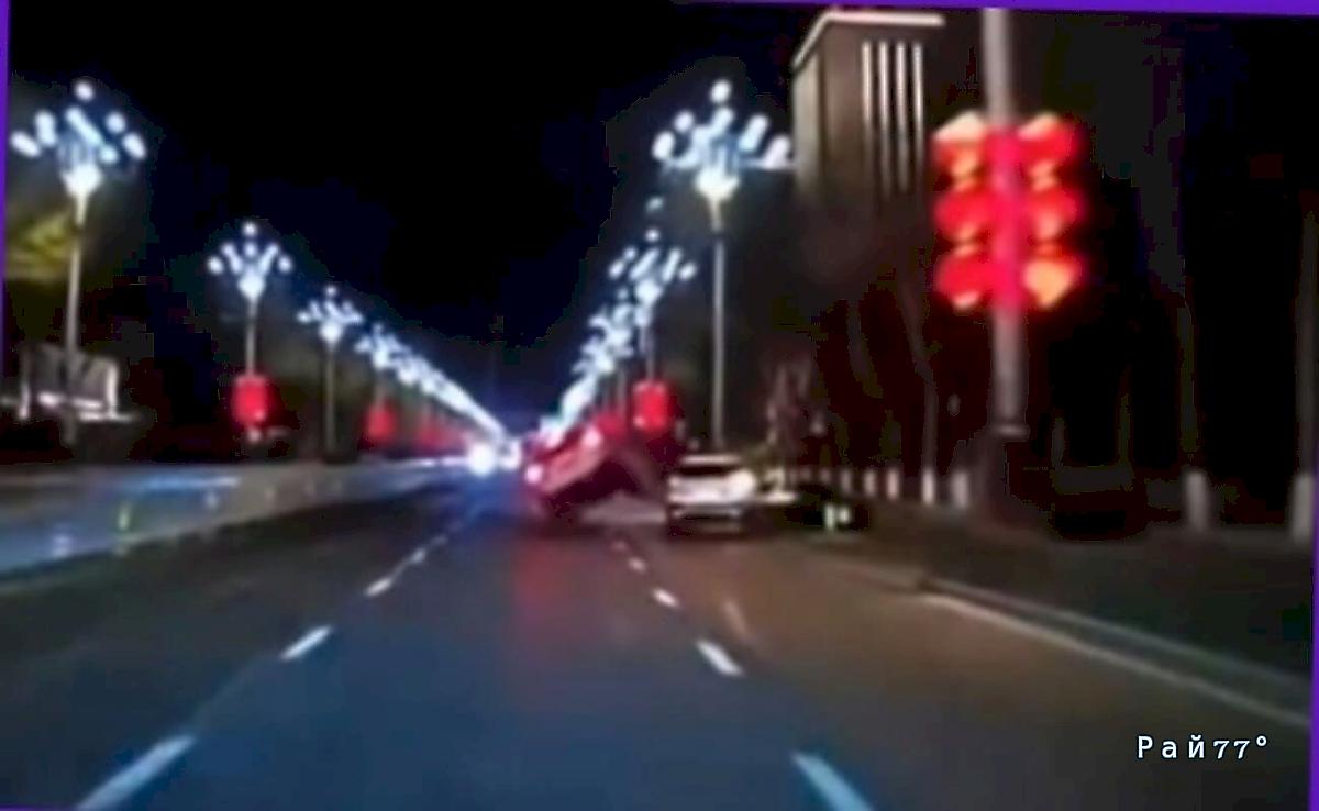 Выезд на дорогу автомобиля едва не закончился опрокидыванием другой легковушки ▶️