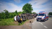 Дорогостоящее ДТП: автотрейлер с автомобилями KIA перевернулся на трассе в Польше (Видео) 10