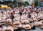Десятки американцев приняли участии в обнажённой фотосессии против цензуры в соцсетях 1