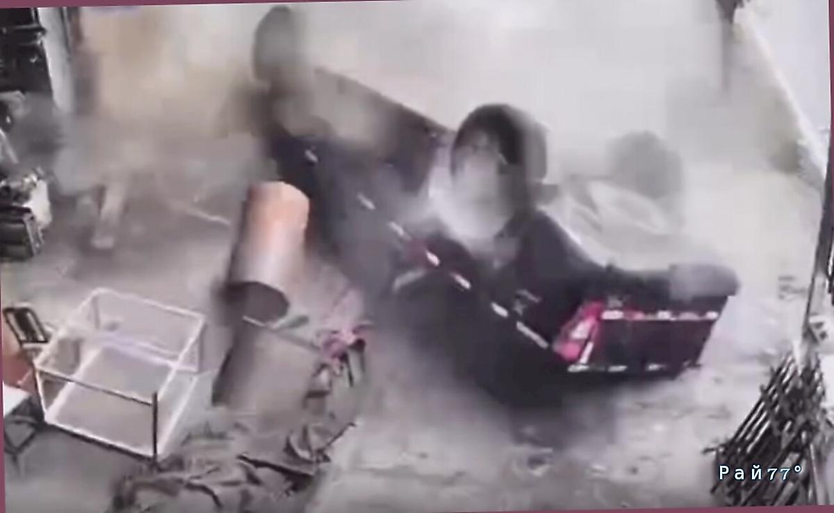 Водитель пережил сокрушительное ДТП в салоне перевернувшегося автомобиля ▶️