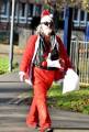 Тысячи разнополых «Санта - Клаусов» вышли на улицы Вуллонгонга, Лондона и Нью - Йорка + зомби вечеринка в Австралии (Видео) 65