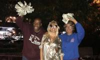 Аргентинская фотомодель, нарядившись в костюм с приклееными долларами, устроила акцию небывалой щедрости в нью-йоркской подземке. (Видео) 10