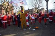 Тысячи разнополых «Санта - Клаусов» вышли на улицы Вуллонгонга, Лондона и Нью - Йорка + зомби вечеринка в Австралии (Видео) 79