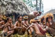 Немецкий турист прожил неделю в обществе дикарей в индонезийском племени Дани. 7