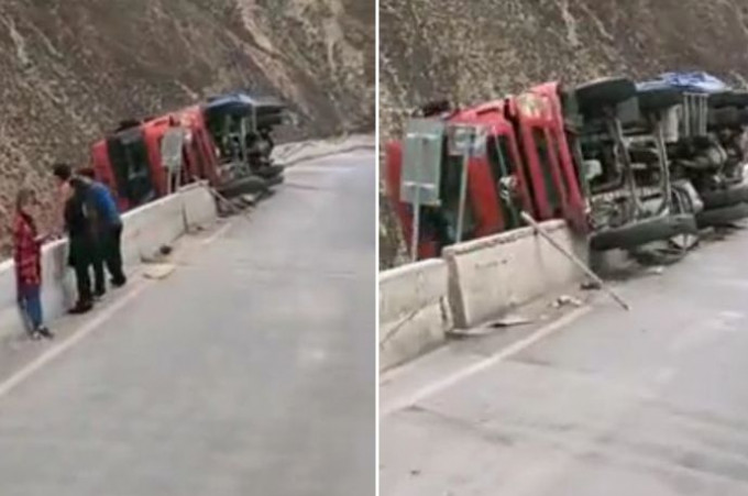 Грузовик, зацепившись за ограждение задними колёсами, остался висеть над пропастью в Китае (Видео)