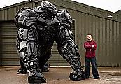 Британский скульптор создал «гориллу апокалипсиса» из отходов автомобильной промышленности 5