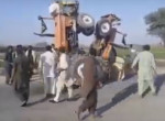 Упрямые трактористы поставили на попа́ свою сельхозтехнику в Пакистане ▶