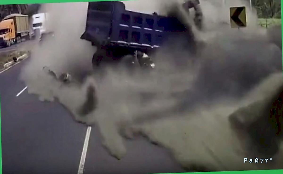 Потерявший управление грузовик лишил жизни четыре человека в Гватемале ▶️