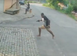 Не на того нарвались: вооружённые налётчики жестоко просчитались, напав на гражданского полицейского в Бразилии ▶