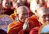 30000 монахов приняли участие в крупномасштабной акции «попрошайничества» в Мьянме 1