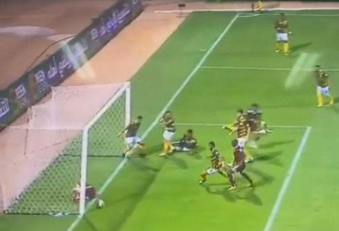 Худшие 15 секунд в истории арабского футбола, вывели на эмоции спортивного комментатора (Видео)