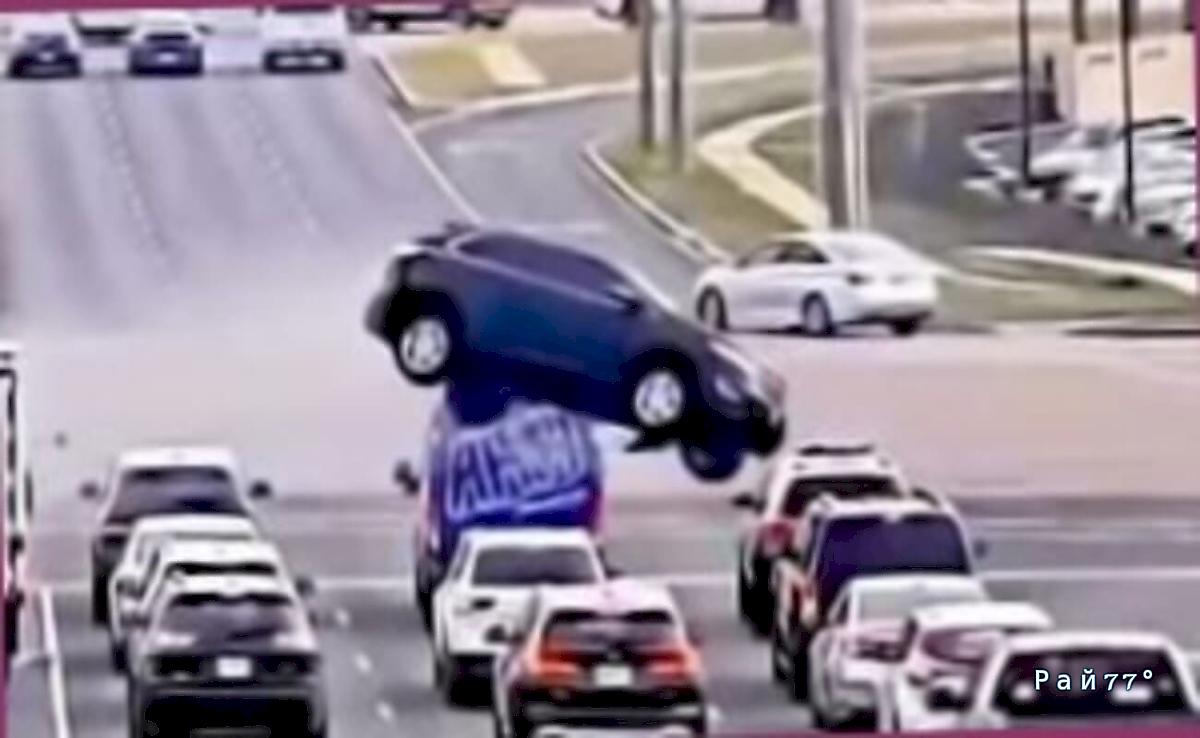 Легковушка «просвистела» в считанных сантиметрах от грузовика и шокировала его водителя ▶️