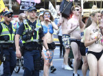 Активисты «восстания вымирающих» устроили полуголое шествие по улицам Мельбурна ▶ 6