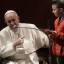 Наглый подросток застал врасплох папу римского, сделав селфи - снимок с понтификом 4