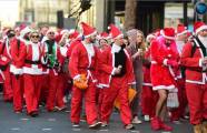 Тысячи разнополых «Санта - Клаусов» вышли на улицы Вуллонгонга, Лондона и Нью - Йорка + зомби вечеринка в Австралии (Видео) 83