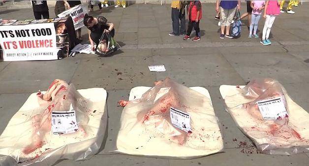 Британские веганы устроили «кровавый» флэшмоб в центре Лондона. (Видео)