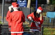 Тысячи разнополых «Санта - Клаусов» вышли на улицы Вуллонгонга, Лондона и Нью - Йорка + зомби вечеринка в Австралии (Видео) 49