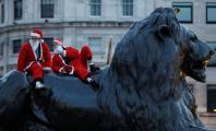 Тысячи разнополых «Санта - Клаусов» вышли на улицы Вуллонгонга, Лондона и Нью - Йорка + зомби вечеринка в Австралии (Видео) 47