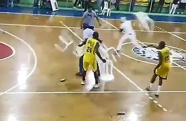 Баскетбольный матч закончился побоищем в Доминикане (Видео)