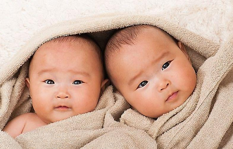 Драка двух сестёр-близнецов, в утробе матери, была запечатлена во время УЗИ в Китае ▶