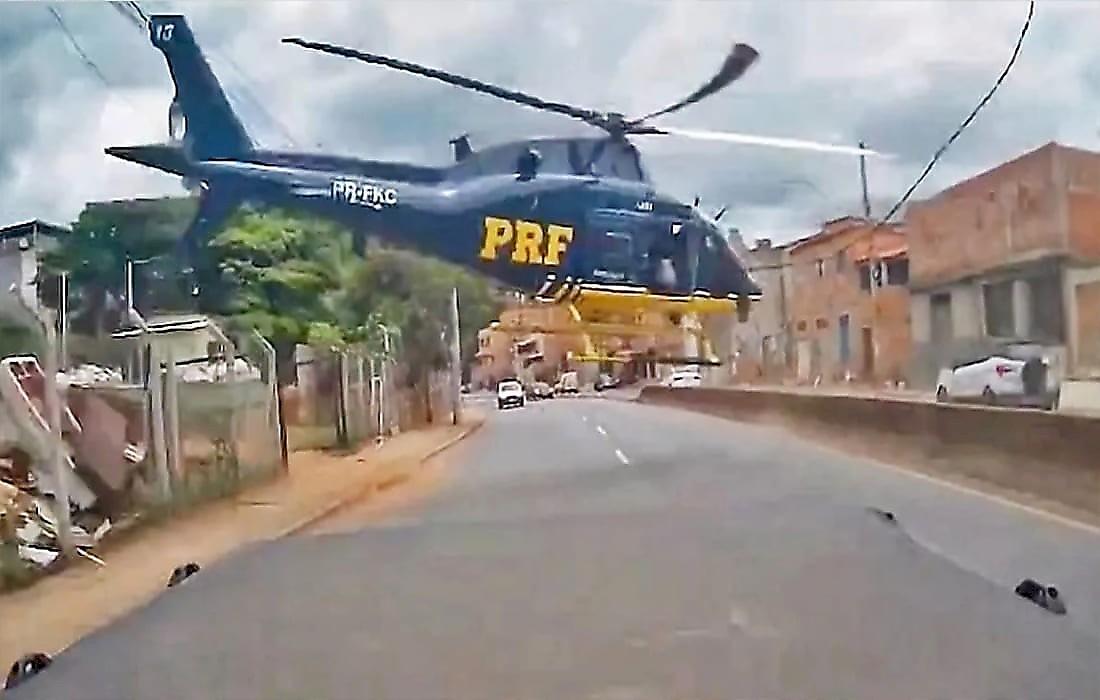 Полицейский вертолёт совершил жёсткую посадку на трассе и попал на видео в Бразилии